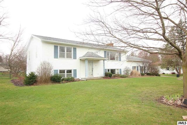 front view picture of 1307 Winston Dr, Jackson, MI. 49203