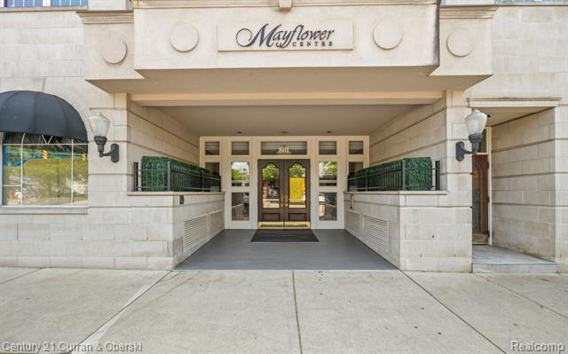 front view picture of 801 W Ann Arbor Trl Ste 303, Plymouth, MI. 48170