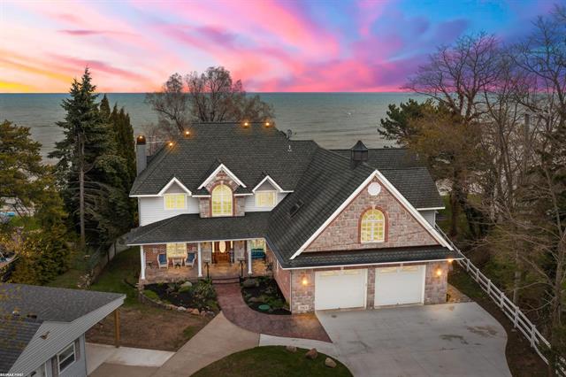 front view picture of 3864 Lakeshore, Deckerville, MI. 48427