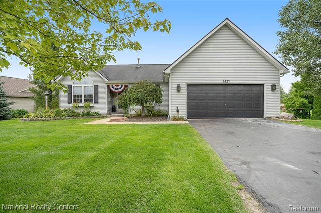 front view picture of 9327 Huron Park Drive, Brighton, MI. 48116