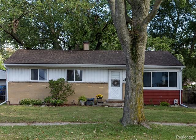 front view picture of 853 E Lincoln Ave, Madison Heights, MI. 48071