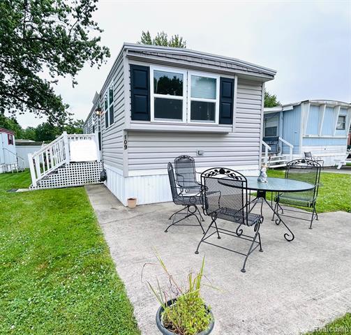 front view picture of 5203 Main Street, Lexington, MI. 48450