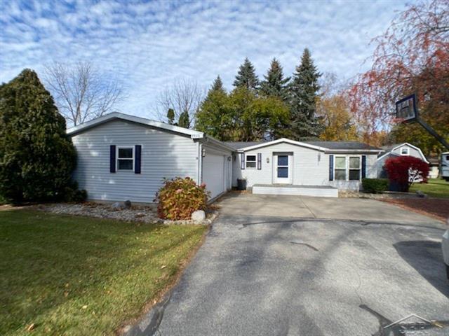 front view picture of 9926 Center St, Reese, MI. 48757