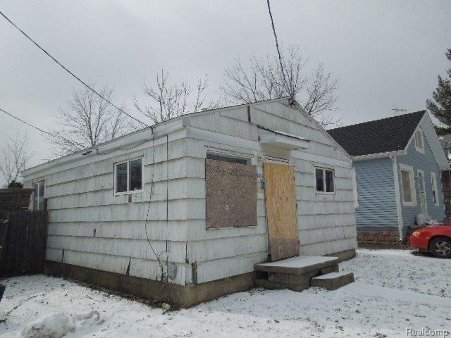 front view picture of 821 Vermilya, Flint, MI. 48507