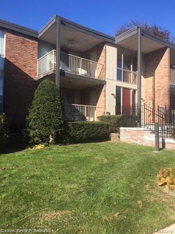 front view picture of 4043 W Maple Rd Apt D104, Bloomfield Hills, MI. 48301