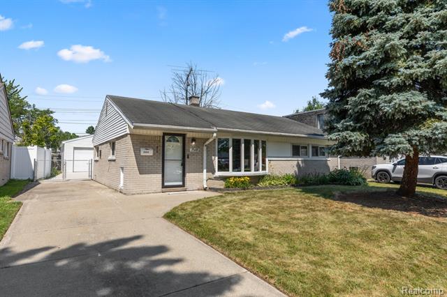 front view picture of 25615 Miracle Dr, Madison Heights, MI. 48071