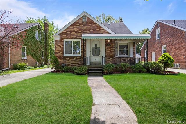 front view picture of 2104 Kalama Ave, Royal Oak, MI. 48067