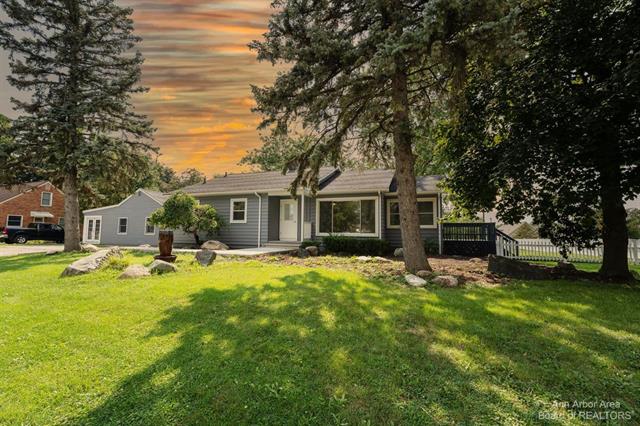 front view picture of 7706 N Ann Arbor Street, Saline, MI. 48176