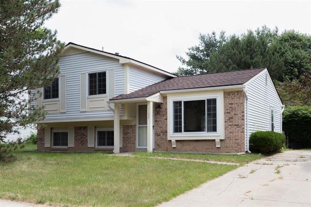 front view picture of 1152 Rue Deauville Boulevard, Ypsilanti, MI. 48198