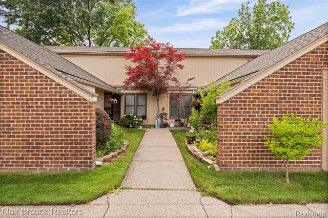 front view picture of 31723 Forest Lane, Warren, MI. 48093