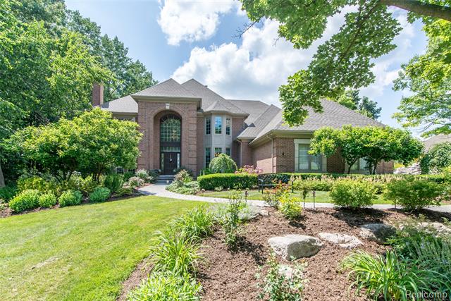 front view picture of 3166 Beach Lakew  Drive, Milford, MI. 48380