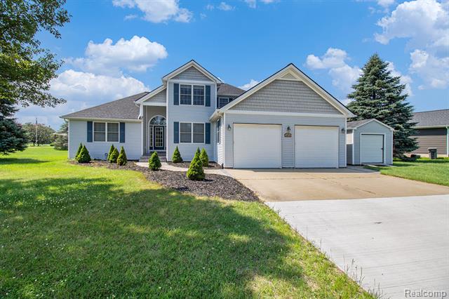 front view picture of 2173 Fawn Glen Circle, Lapeer, MI. 48446