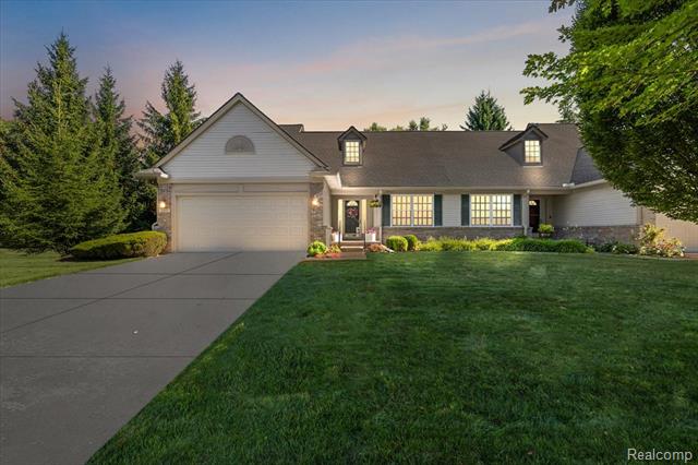 front view picture of 283 Four Seasons Drive, Lake Orion, MI. 48360
