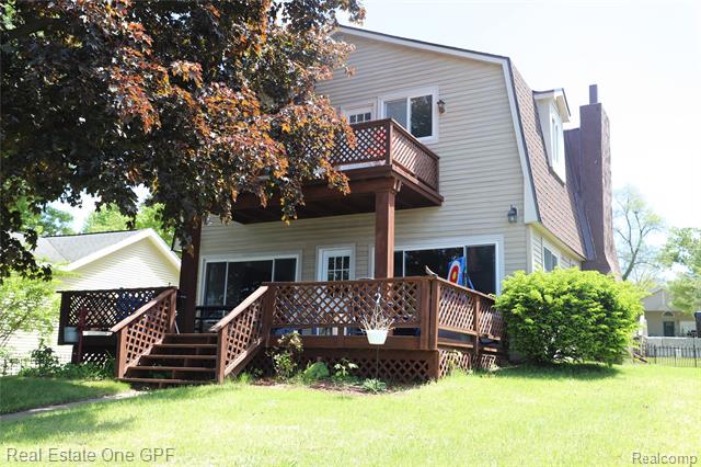 front view picture of 8860 Rushside Drive, Pinckney, MI. 48169