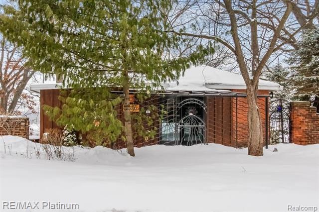 front view picture of 6540 Academy Drive, Brighton, MI. 48116