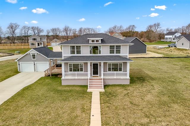 front view picture of 703 Oakwood Drive, Charlotte, MI. 48813