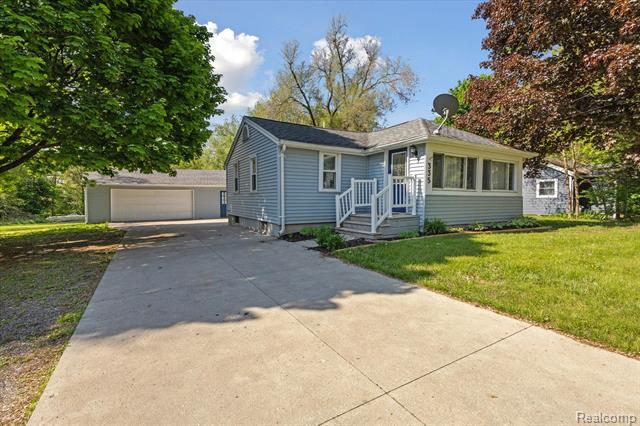 front view picture of 335 Lafayette, Michigan Center, MI. 49254