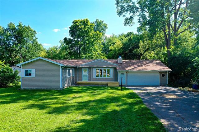 front view picture of 6408 E Court Street, Burton, MI. 48509