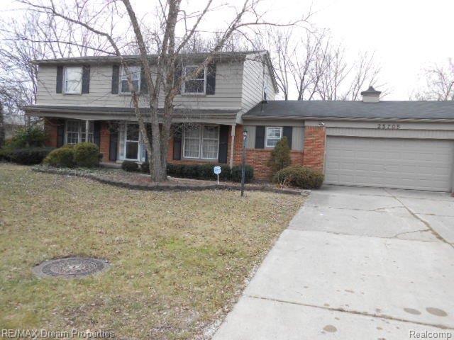 front view picture of 25705 Castlereigh Dr, Farmington, MI. 48336