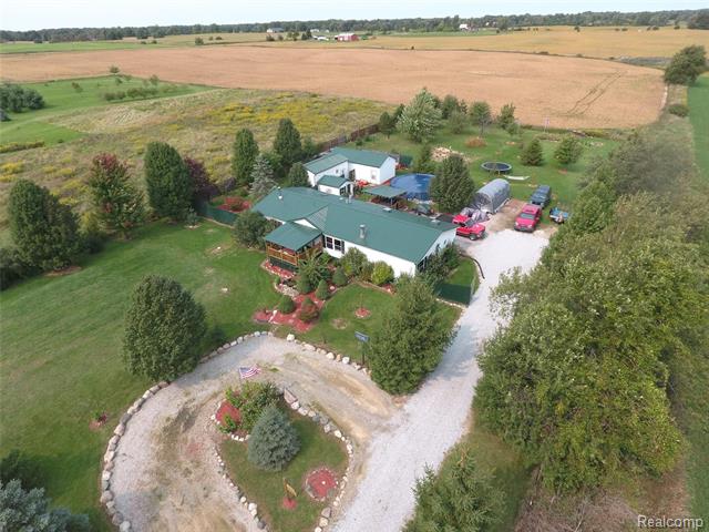 front view picture of 8610 Peck Road, Marlette, MI. 48453
