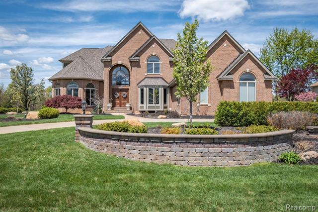 front view picture of 256 Inverness, Highland, MI. 48357