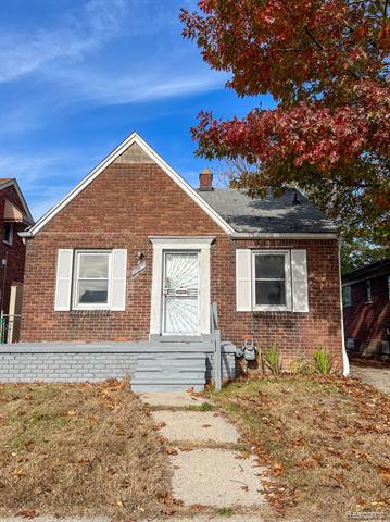 front view picture of 15001 Flanders Street, Detroit, MI. 48205