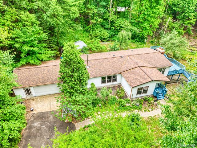 front view picture of 19900 Williamsville Road, Gregory, MI. 48137