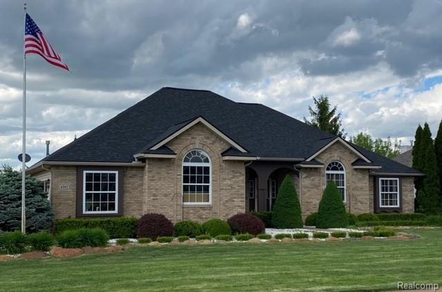 front view picture of 4392 Oak Tree Trail, Fenton, MI. 48430