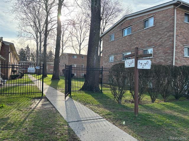 front view picture of 17282 Bentler Street, Detroit, MI. 48219