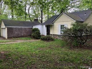 front view picture of 24300 Simmons Ave, Southfield, MI. 48033
