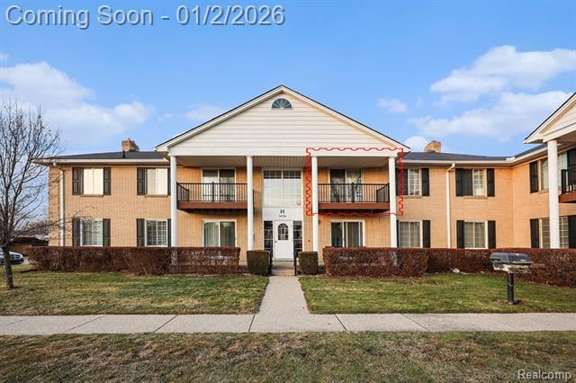 front view picture of 34720 Huntley, Sterling Heights, MI. 48312