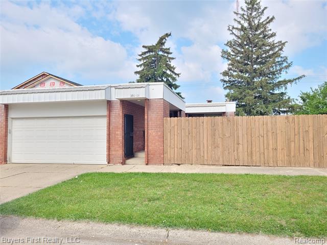 front view picture of 26001 Harding Sq, Oak Park, MI. 48237