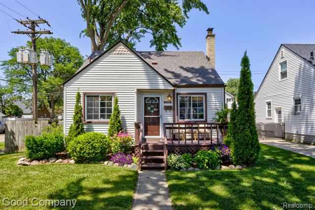 front view picture of 2001 Kalama Ave, Royal Oak, MI. 48067
