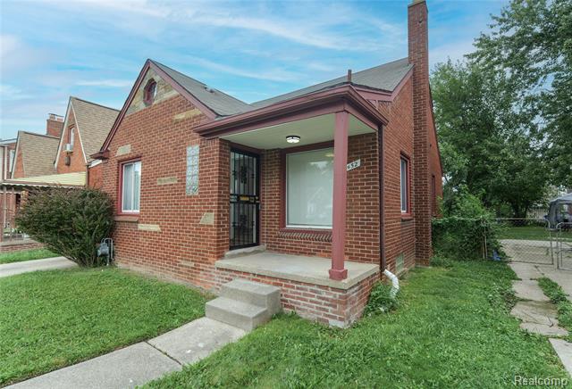 front view picture of 18452 Stansbury Street, Detroit, MI. 48235