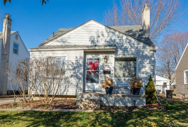 front view picture of 2011 Kalama Ave, Royal Oak, MI. 48067