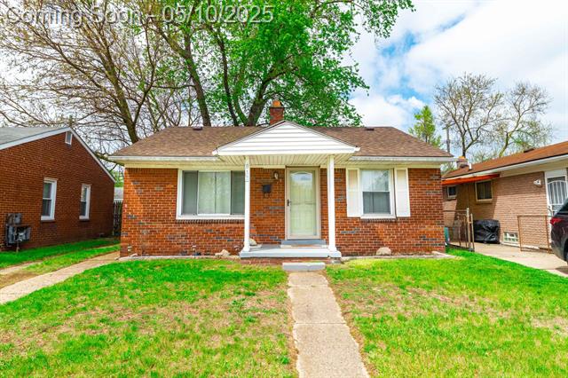 front view picture of 813 E Hudson Ave, Madison Heights, MI. 48071