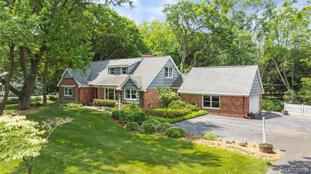 front view picture of 26165 Hidden Valley Dr, Farmington, MI. 48331