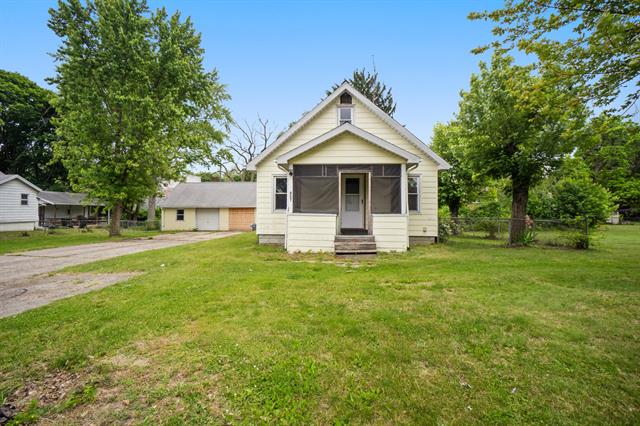 front view picture of 807 Winifred St, Jackson, MI. 49202