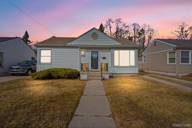 front view picture of 2425 Kalama Ave, Royal Oak, MI. 48067