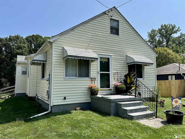 front view picture of 6866 Sarah St, Temperance, MI. 48182