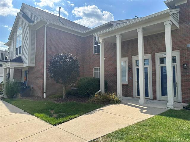 front view picture of 51768 Adler Park Dr. W, New Baltimore, MI. 48051