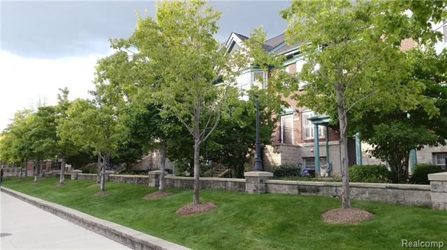 front view picture of 2512 Woodward Avenue, Detroit, MI. 48201