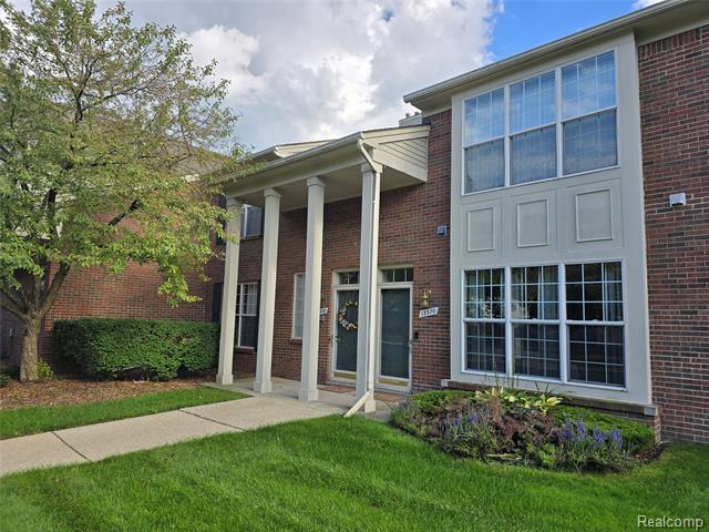 front view picture of 13370 Forest Ridge Boulevard, Sterling Heights, MI. 48313