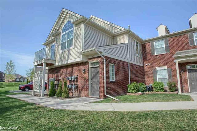 front view picture of 29855 Fox Run Circle, Warren, MI. 48092