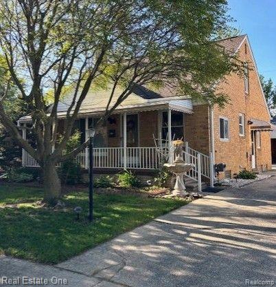 front view picture of 1720 Harwood Ave, Royal Oak, MI. 48067