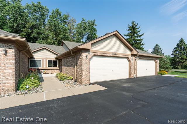 front view picture of 16546 Woodlane, Fraser, MI. 48026