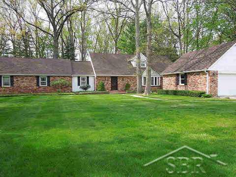 front view picture of 8 Five Oaks, Saginaw, MI. 48638