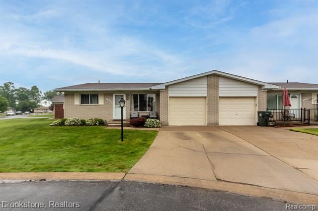 front view picture of 47442 Brent, New Baltimore, MI. 48047