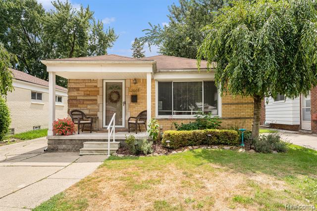 front view picture of 13661 Elgin St, Oak Park, MI. 48237
