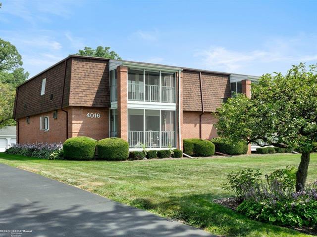 front view picture of 4016 Fairway Dr #5, Fort Gratiot, MI. 48059